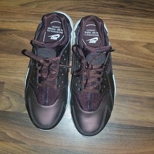 Nike metallic purple hiraches